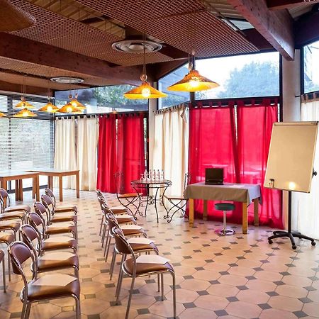 Ibis Budget Saint Christol Les Ales Exteriör bild