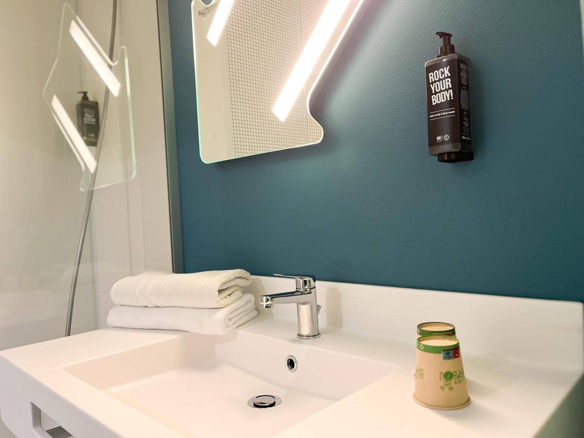 Ibis Budget Saint Christol Les Ales Exteriör bild
