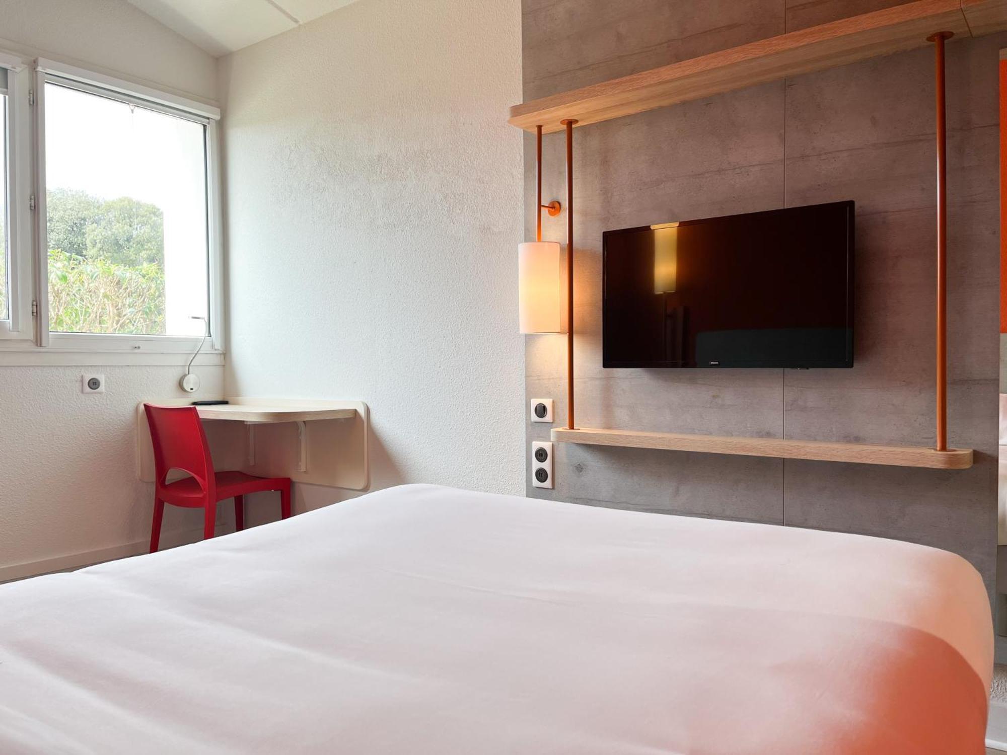 Ibis Budget Saint Christol Les Ales Exteriör bild