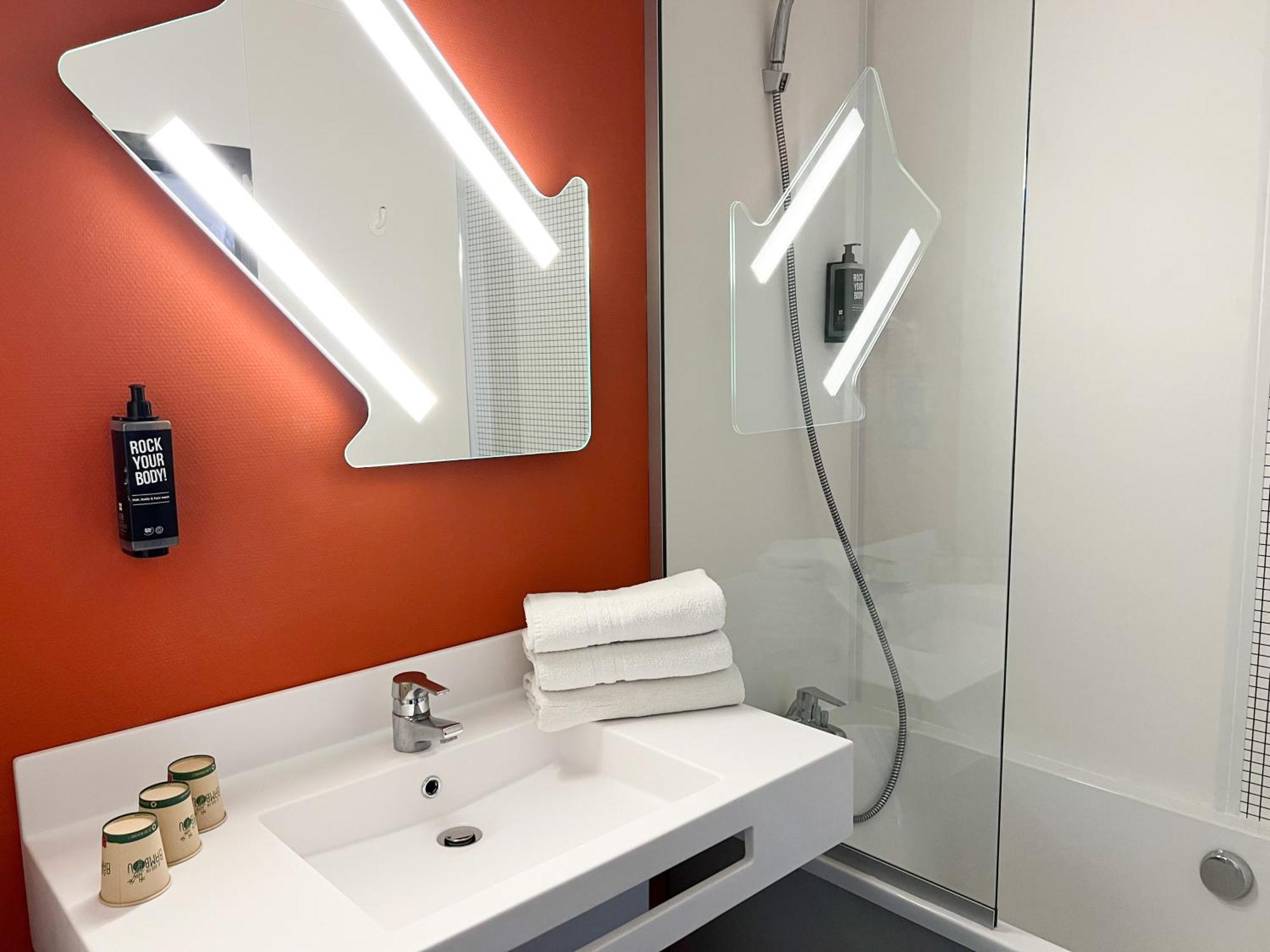 Ibis Budget Saint Christol Les Ales Exteriör bild