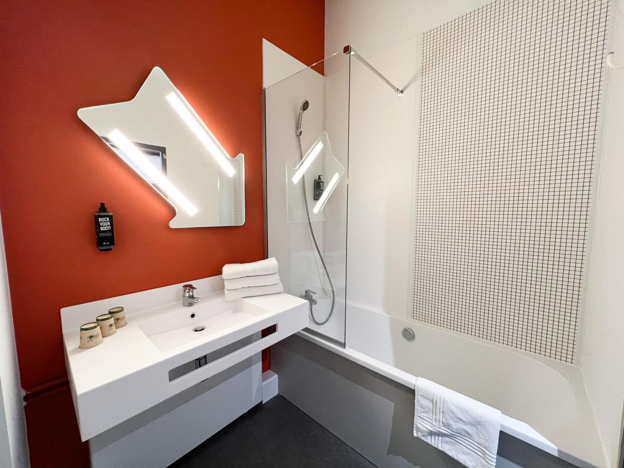 Ibis Budget Saint Christol Les Ales Exteriör bild
