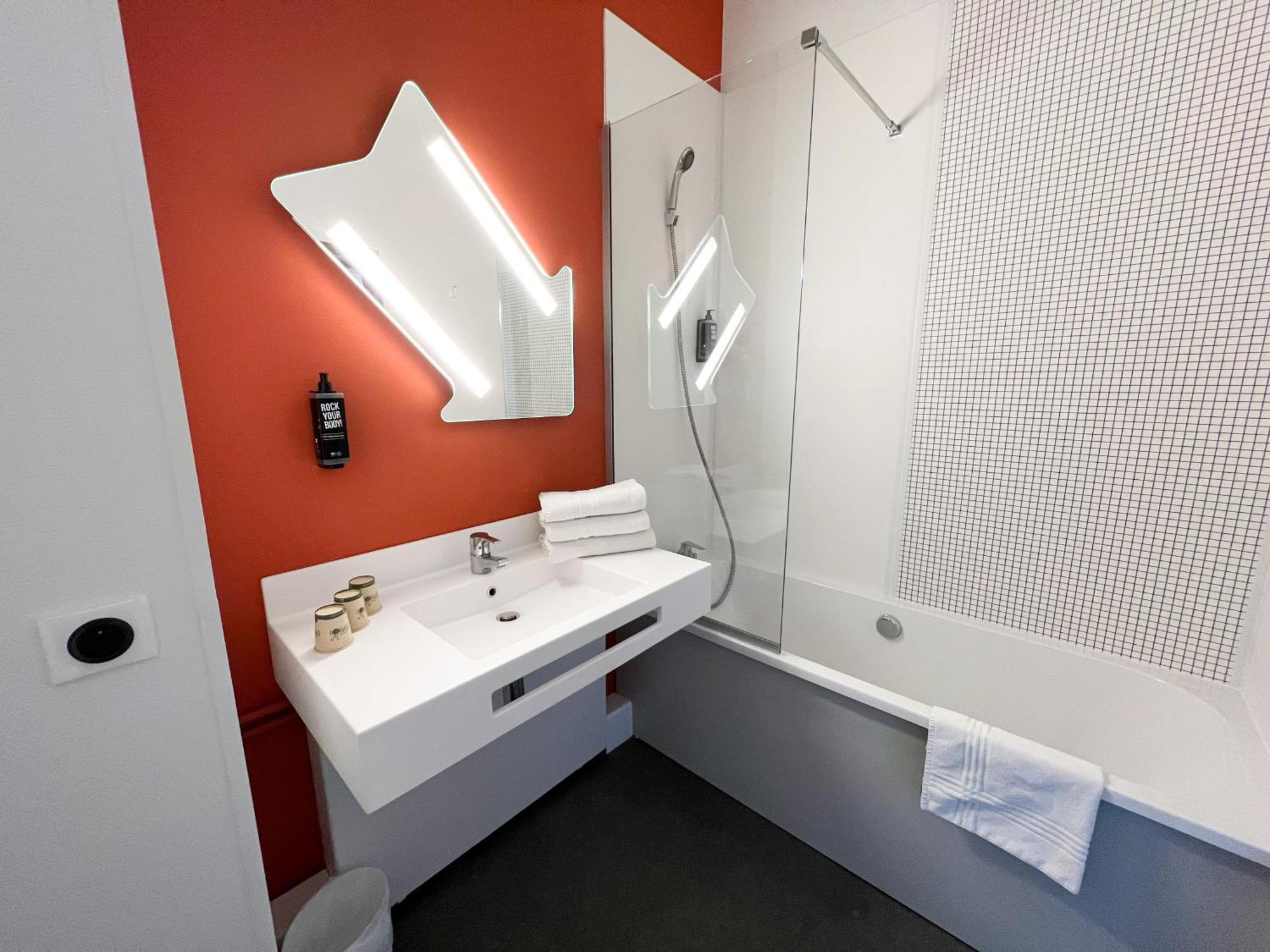 Ibis Budget Saint Christol Les Ales Exteriör bild