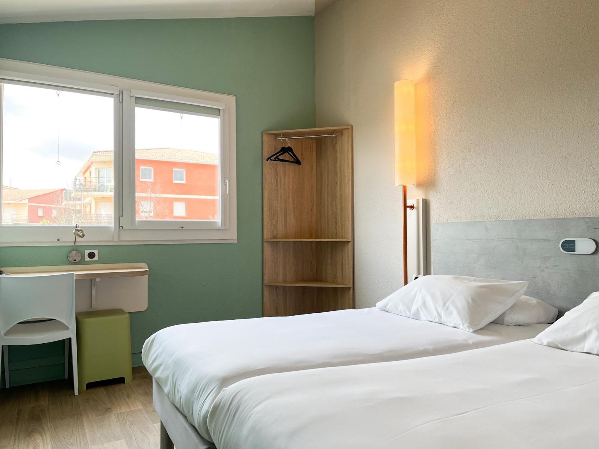 Ibis Budget Saint Christol Les Ales Exteriör bild