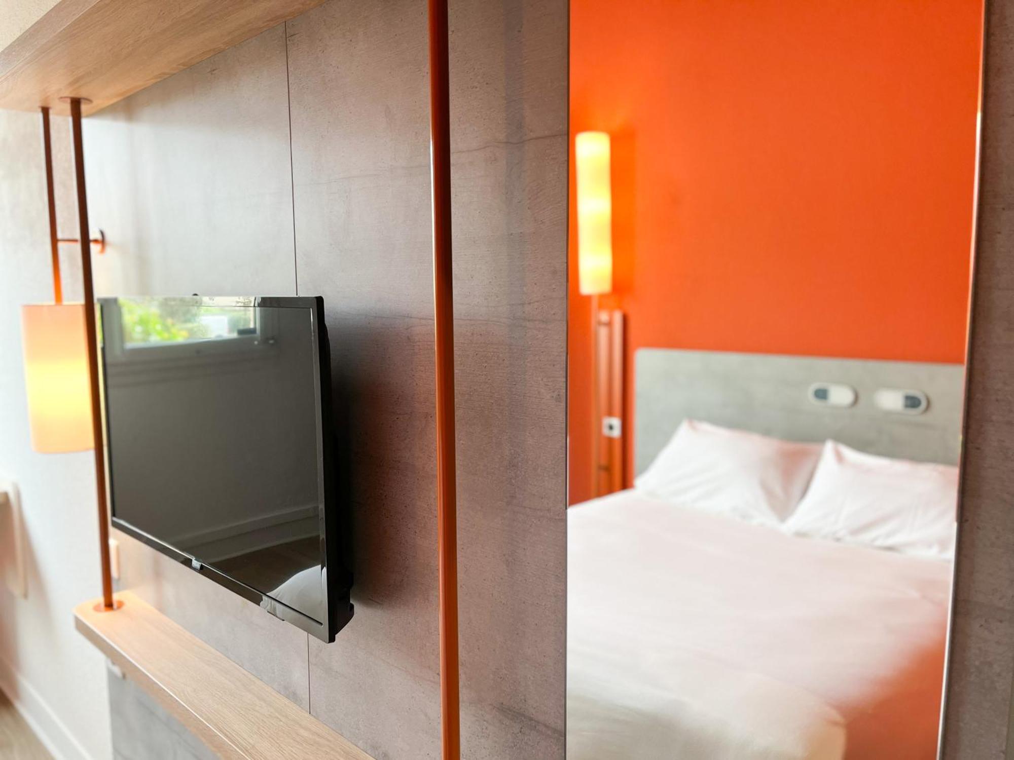Ibis Budget Saint Christol Les Ales Exteriör bild