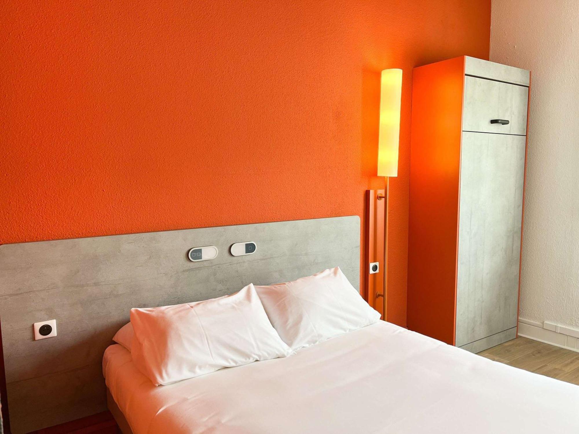 Ibis Budget Saint Christol Les Ales Exteriör bild