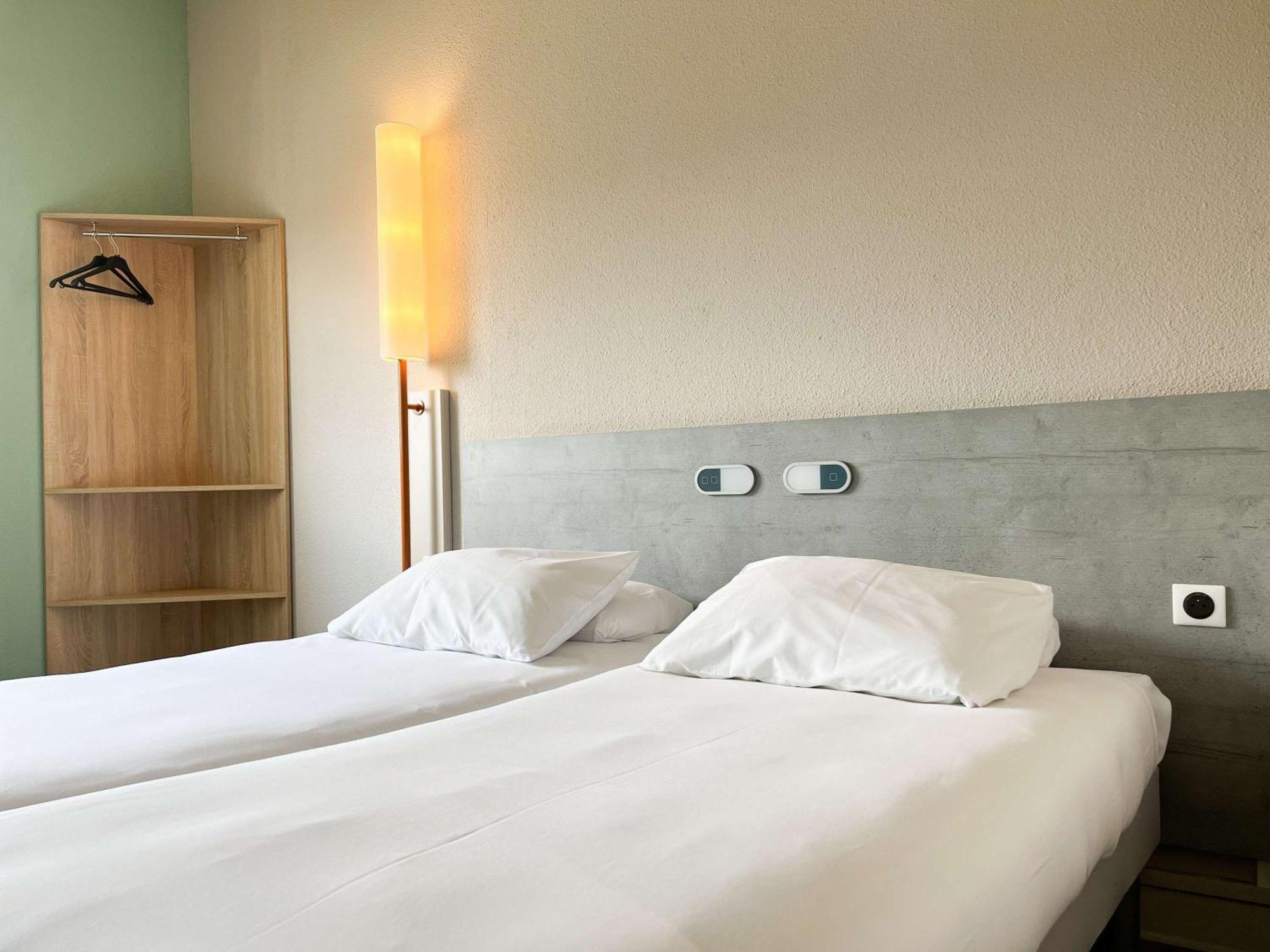 Ibis Budget Saint Christol Les Ales Exteriör bild