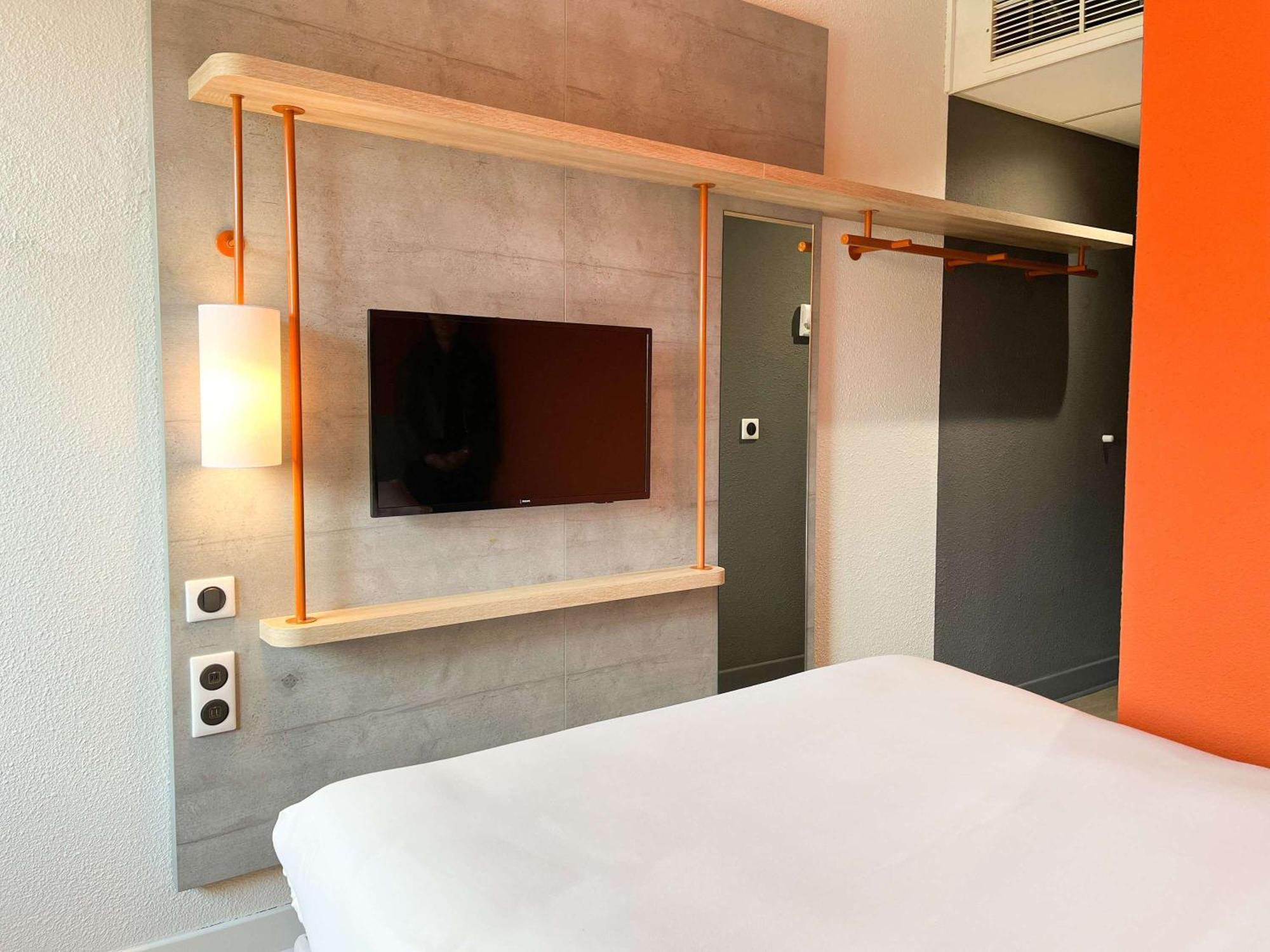 Ibis Budget Saint Christol Les Ales Exteriör bild