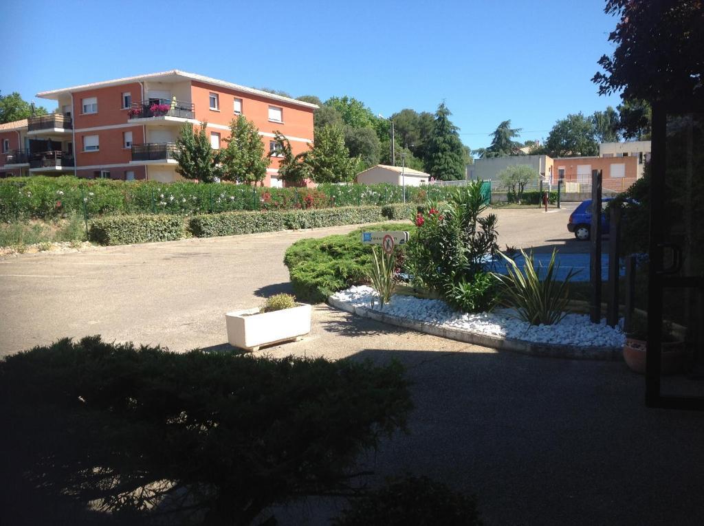 Ibis Budget Saint Christol Les Ales Exteriör bild