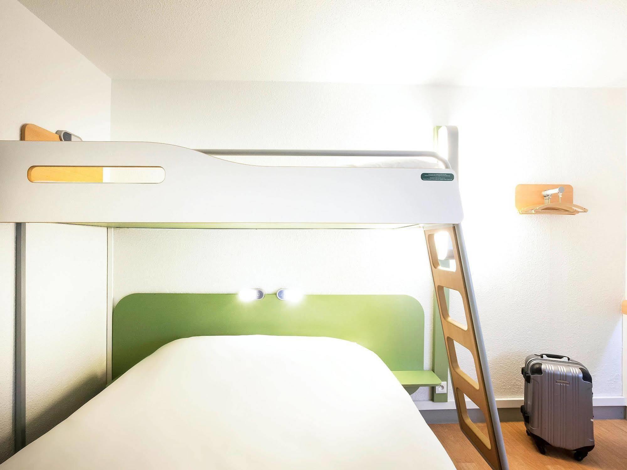 Ibis Budget Saint Christol Les Ales Exteriör bild