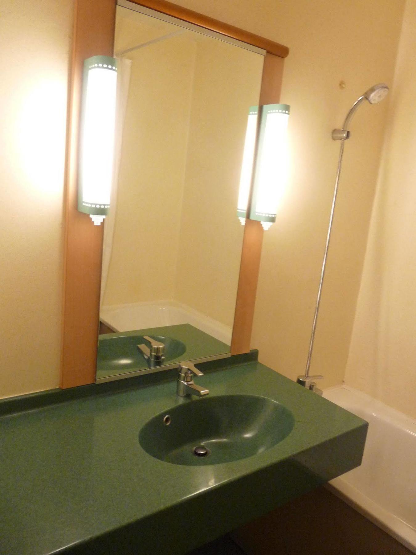 Ibis Budget Saint Christol Les Ales Exteriör bild