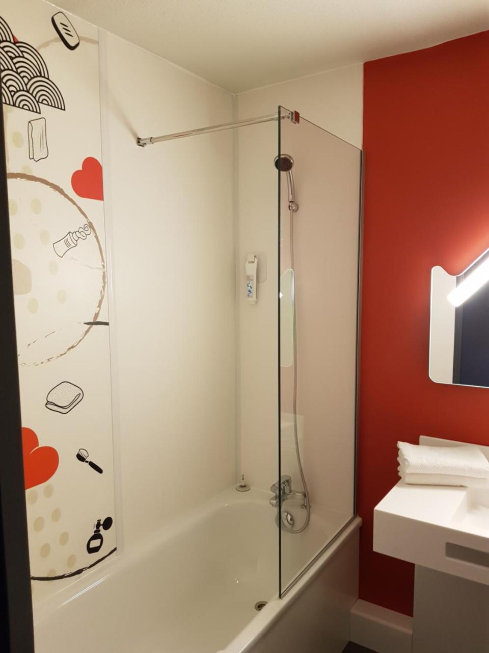 Ibis Budget Saint Christol Les Ales Exteriör bild