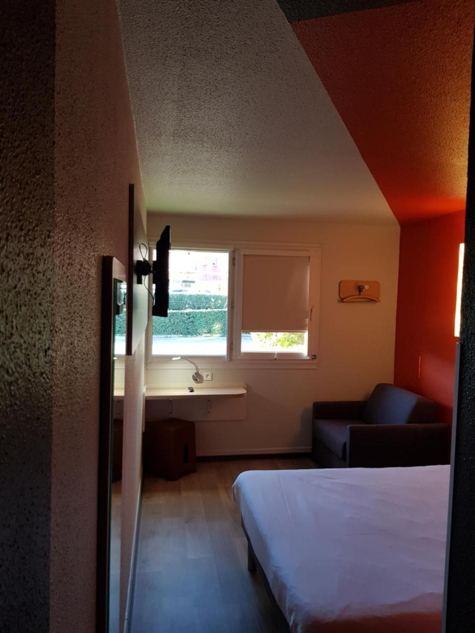 Ibis Budget Saint Christol Les Ales Exteriör bild